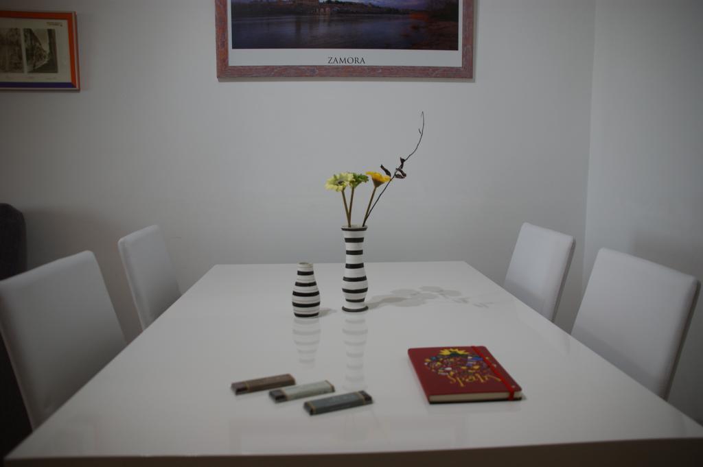 Apartamentos La Muralla 사모라 객실 사진